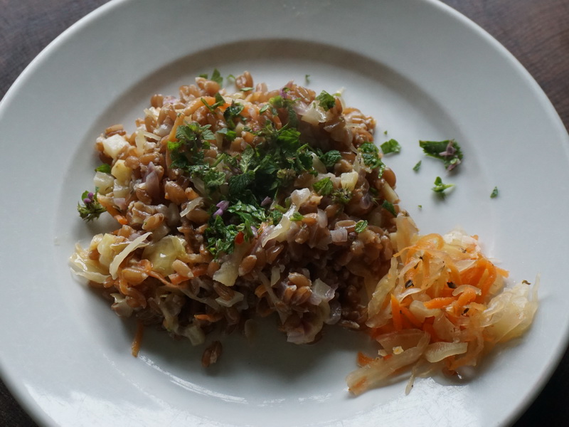 Getreiderisotto mit fermentiertem Curtido