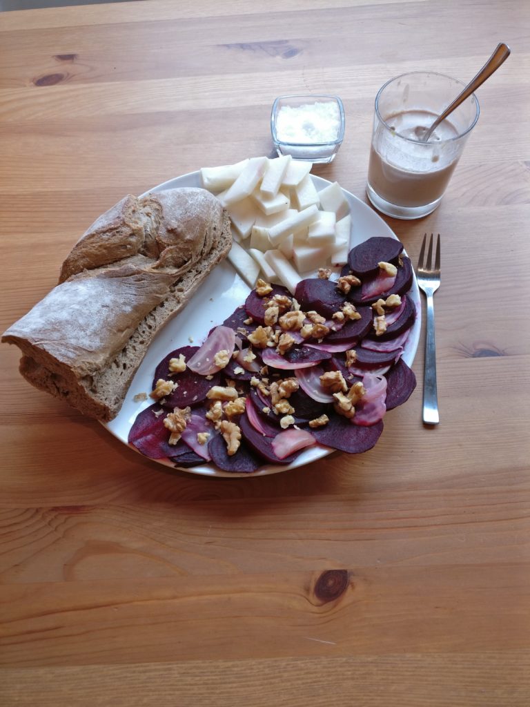 Rote Bete, Walnuss, Kohlrabi - Brotzeit 1