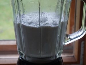 Kalte Suppe aus Sellerie und Mandeln mit fermentiertem Gemüse 3