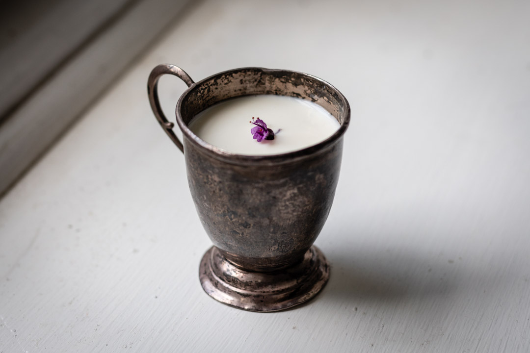 Ayran mit fermentierten Sellerie, Quitte und Thymian 1