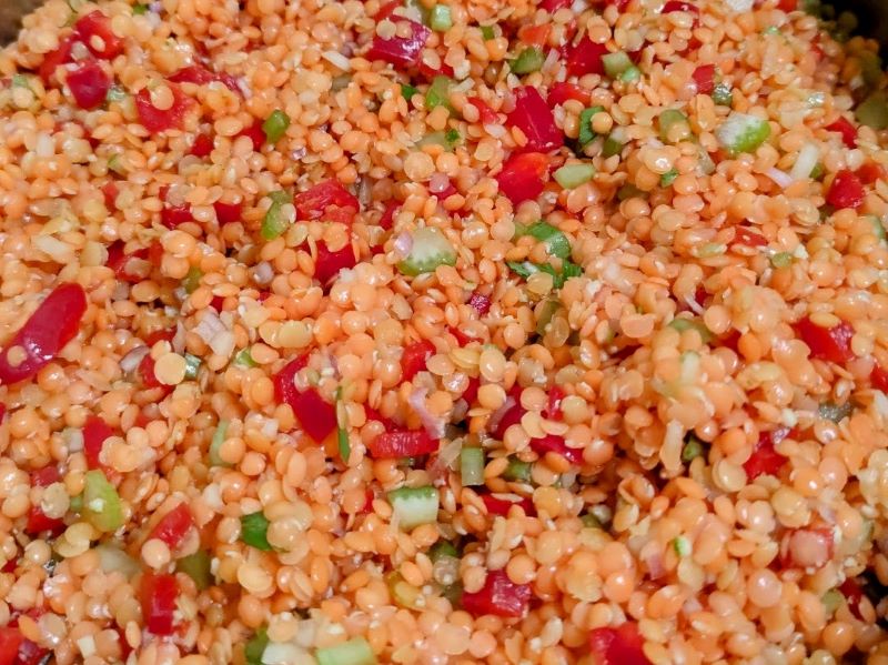 Salat aus roten Linsen und goldenem Sauerkraut 1