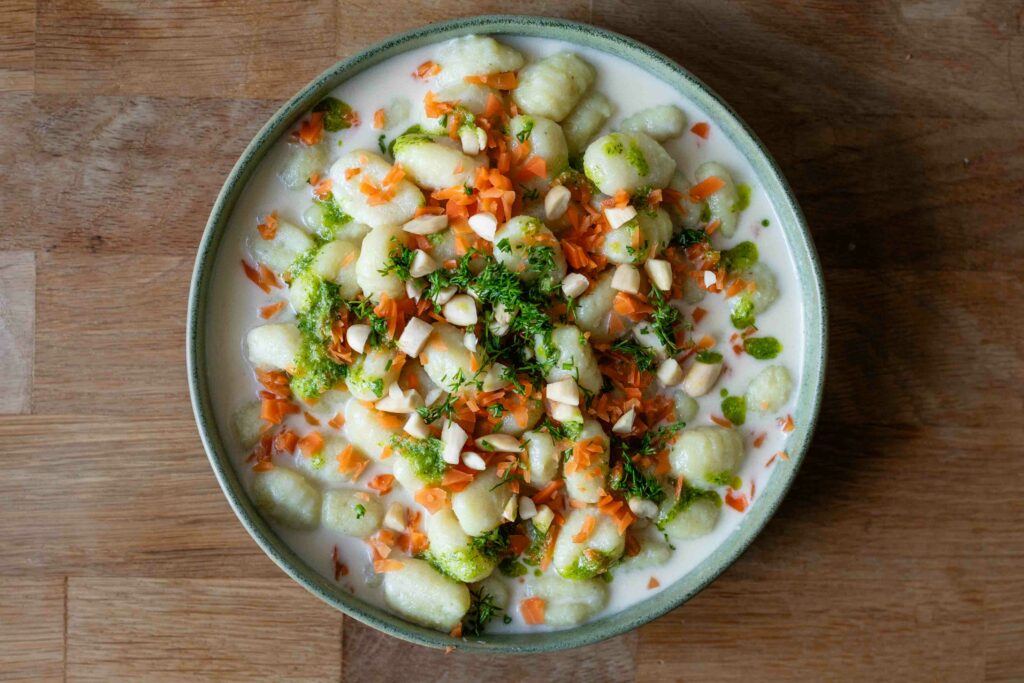 Gnocchis Parmesan-Sauce und fermentierter Holunderkarotte 4