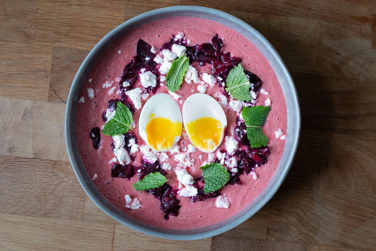 Rote-Bete-Buttermilch-Suppe mit fermentierter Fenchel-Bete 1