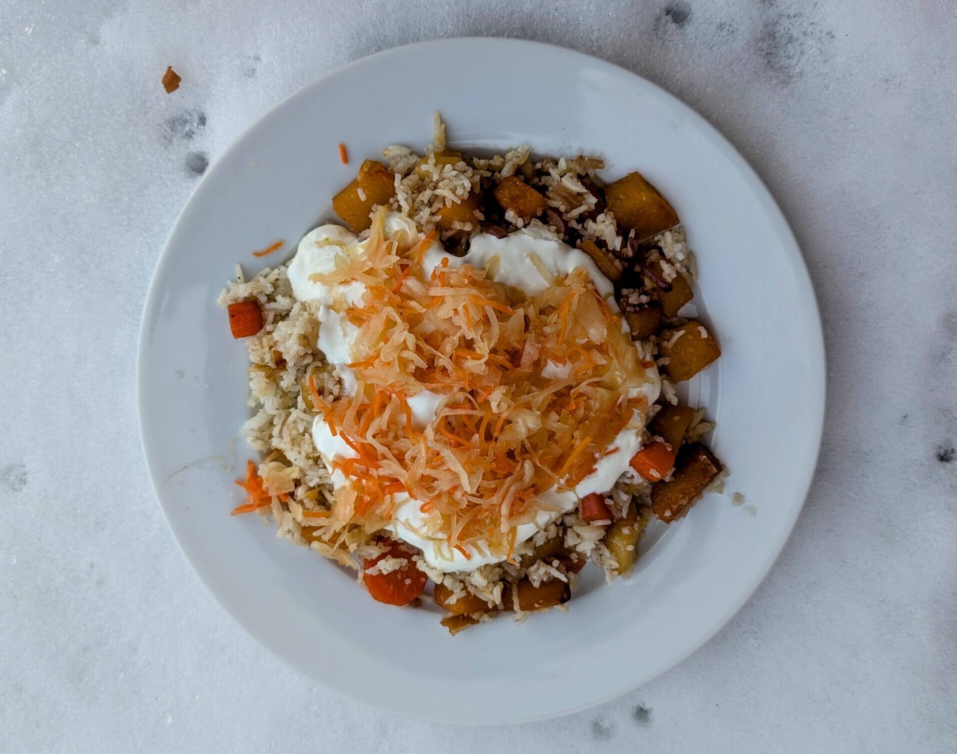 Steckrüben, Holunderkraut, Aji Amarillo-Joghurt