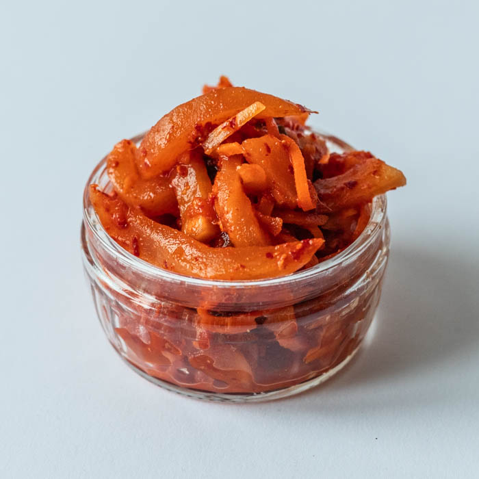 MG_9558-Fermentiertes-Gemuese-Side-Shot-Rettich-Kimchi.jpg