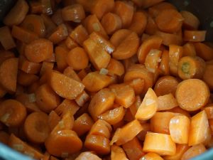 Birnen - Möhrensuppe mit roher und fermentierter Karotte 3