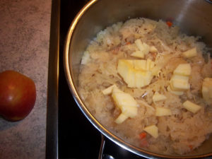 Apfel-Sauerkraut mit Kartoffelkruste 5